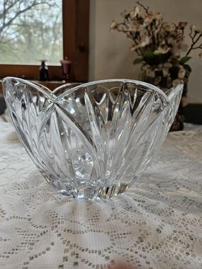 Vintage 24% Lead Crystal Etched Bowl Scalloped Edge Tall Heavy Poland Beautiful